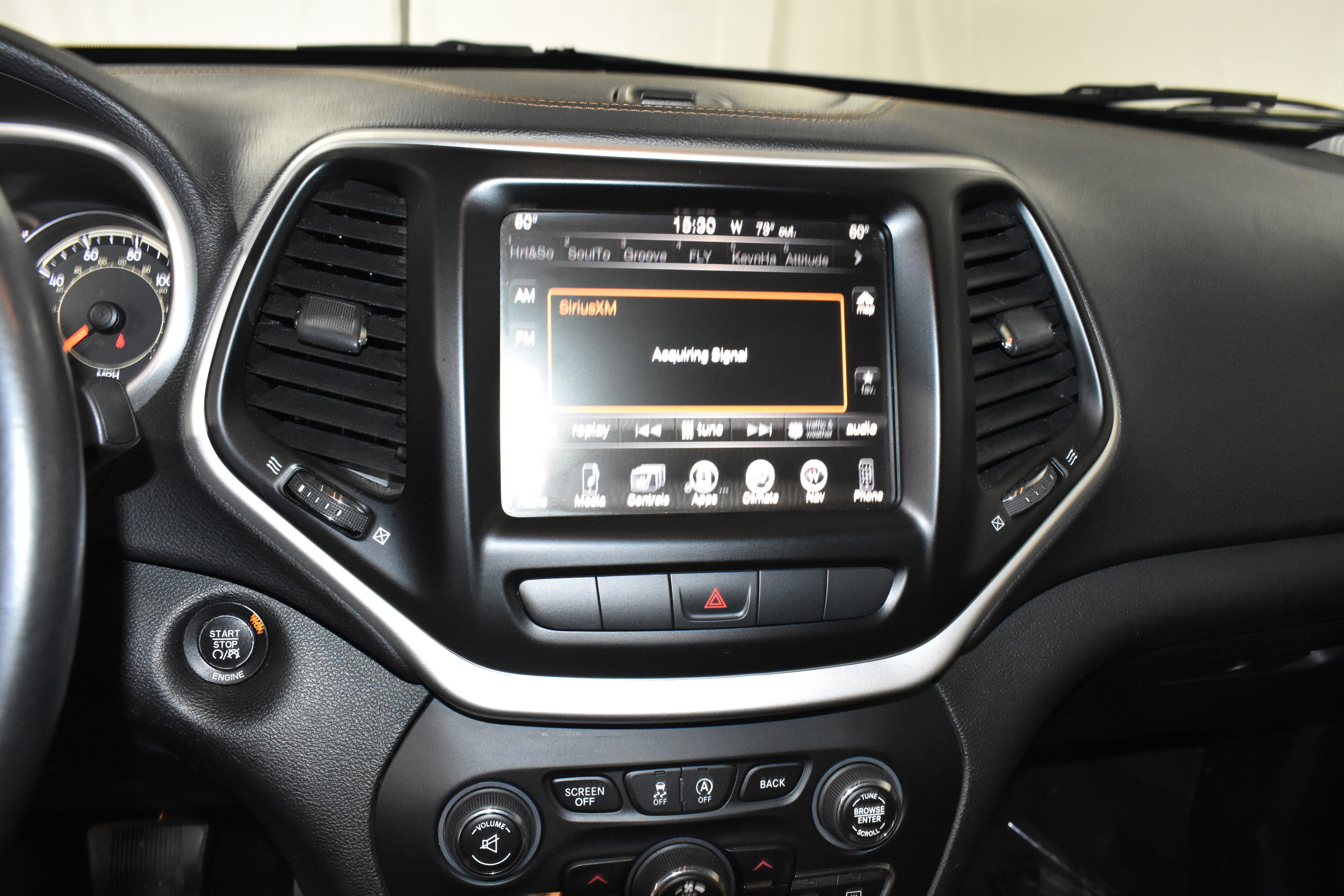 Used 2015 Jeep Cherokee Limited image 19