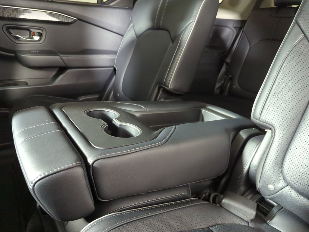 Certified 2024 Honda Pilot Elite image 33