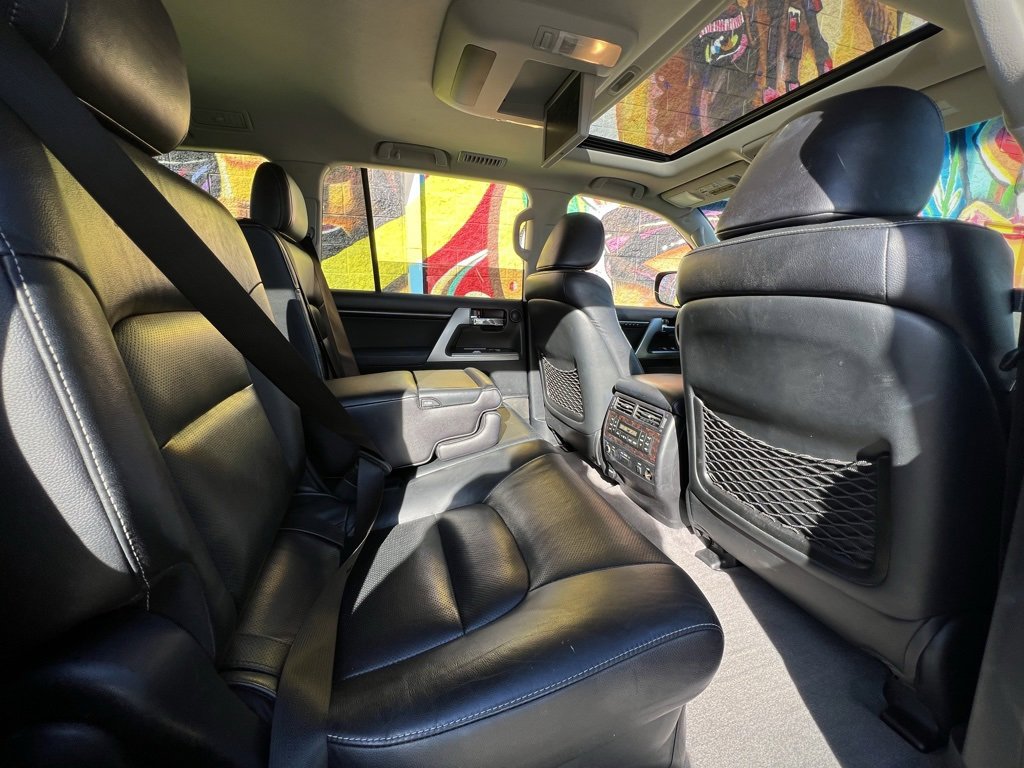 Used 2013 Toyota Land Cruiser image 32