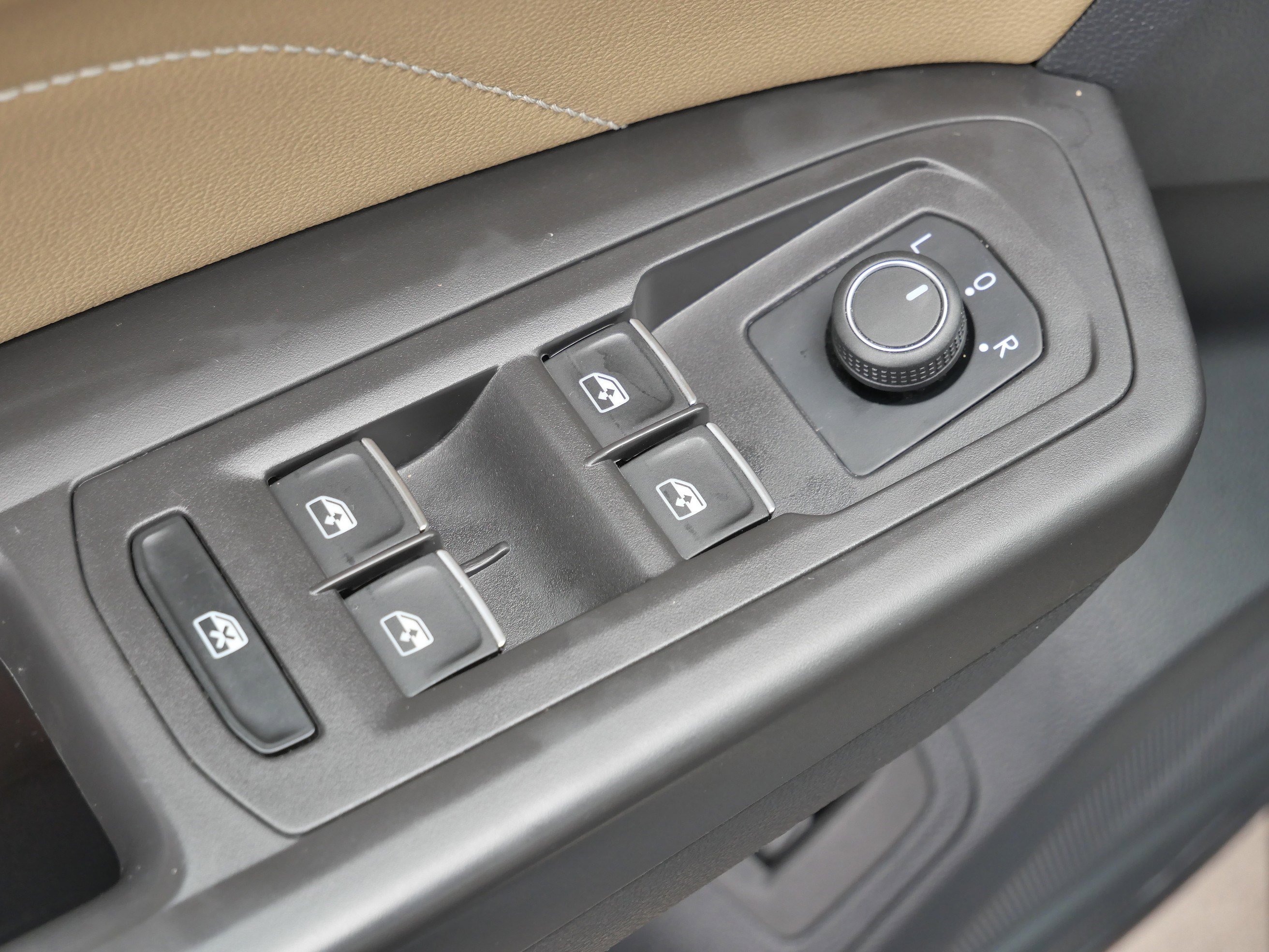 Used 2022 Volkswagen Atlas Cross Sport SEL R-Line image 19