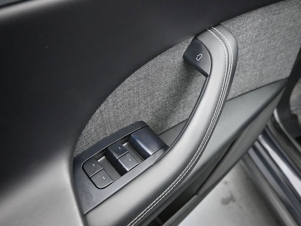 Used 2024 Tesla Model X image 9