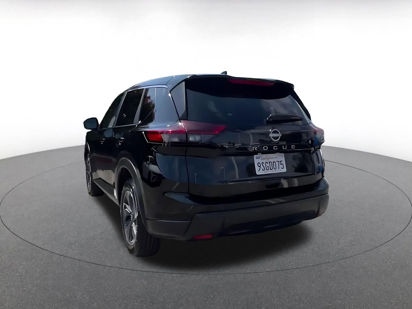 Used 2025 Nissan Rogue SV FWD image 11