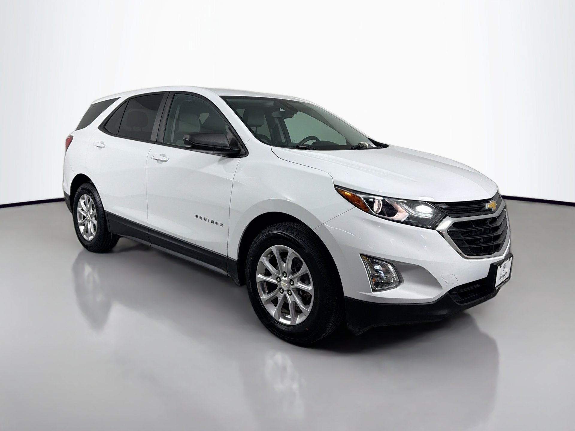 Used 2021 Chevrolet Equinox LS w/ LS Convenience Package FWD image 3