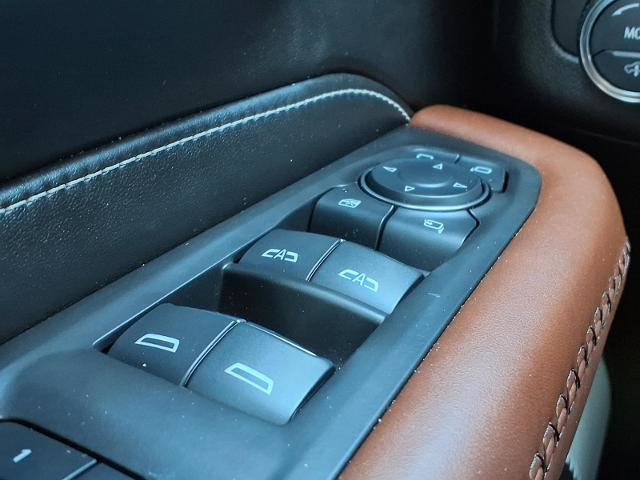 Used 2024 GMC Yukon Denali Ultimate AWD/4WD image 17