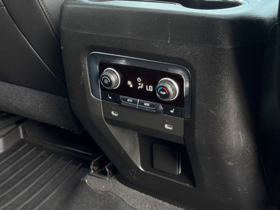 Used 2021 Chevrolet Suburban RST w/ Luxury Package image 38