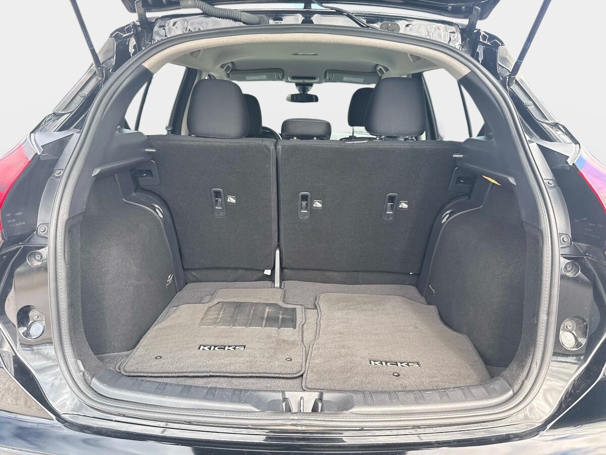 Used 2023 Nissan Kicks SV FWD image 9