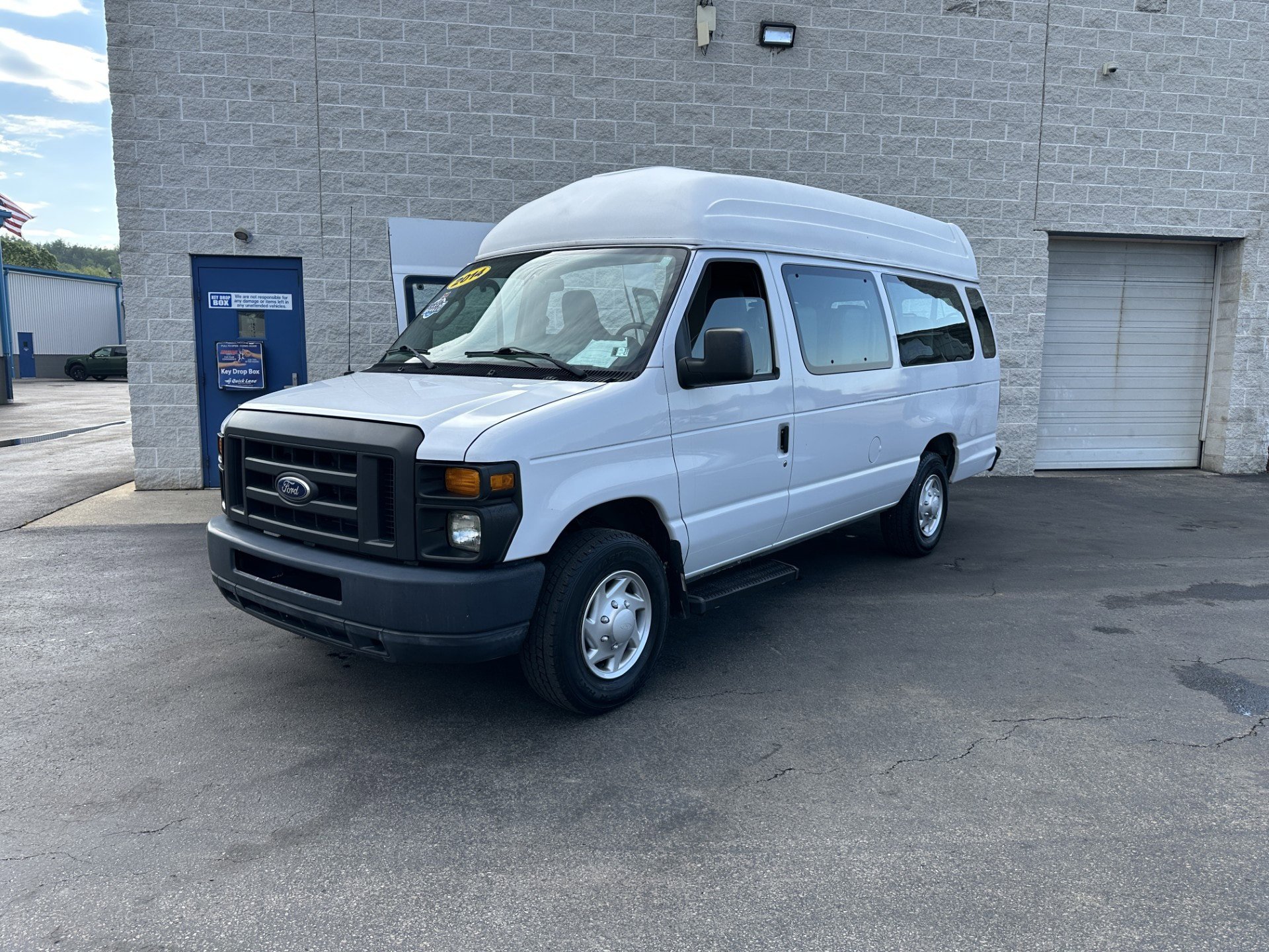Used 2014 Ford E-250 and Econoline 250 Extended w/ Power Group RWD image 2