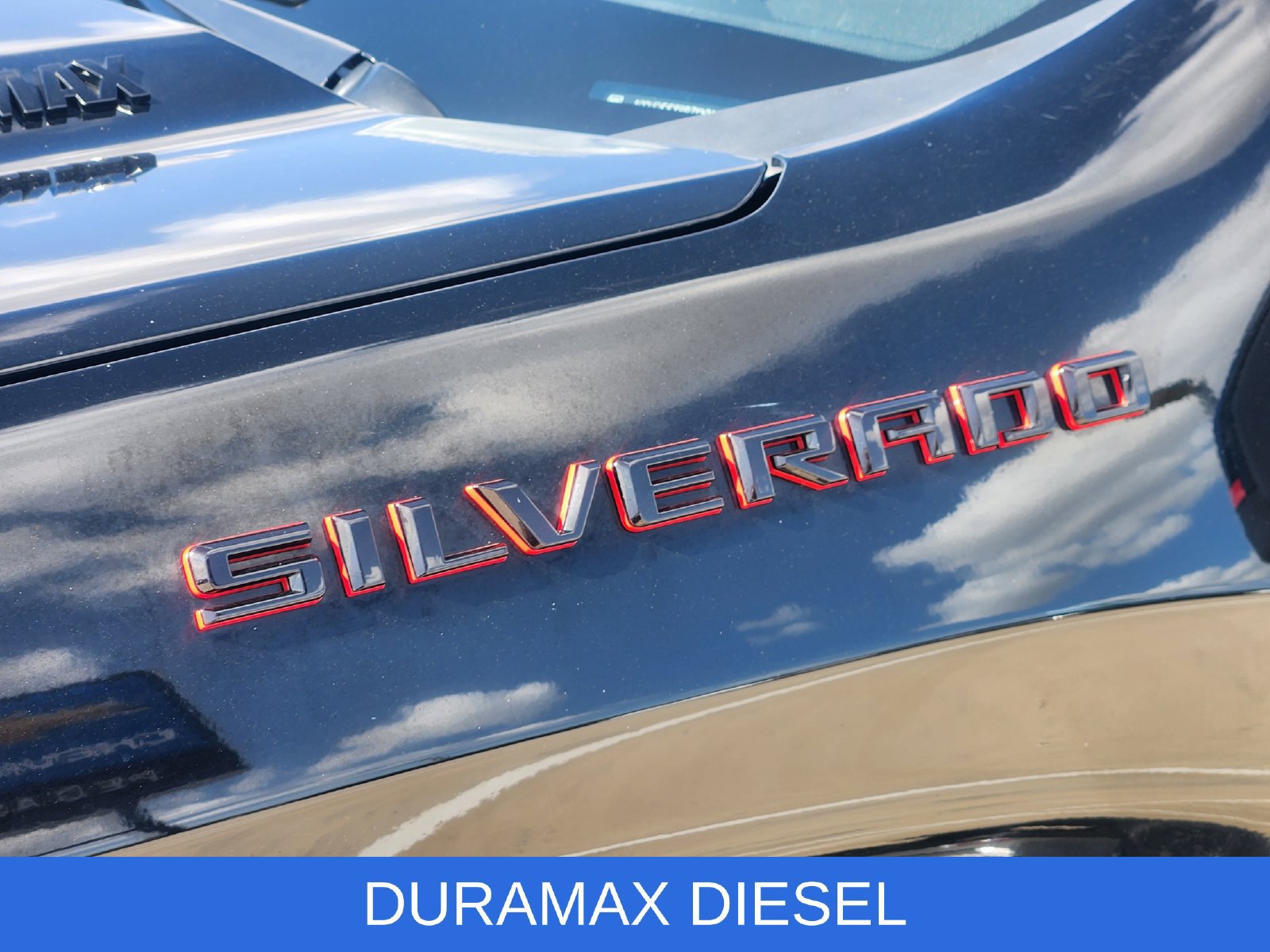 Used 2023 Chevrolet Silverado 1500 RST w/ Redline Edition AWD/4WD image 13
