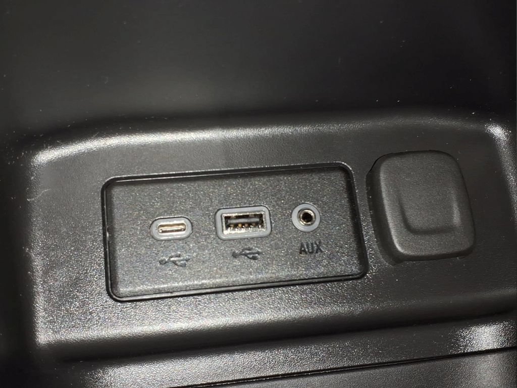Used 2022 Chevrolet Equinox LT FWD image 11