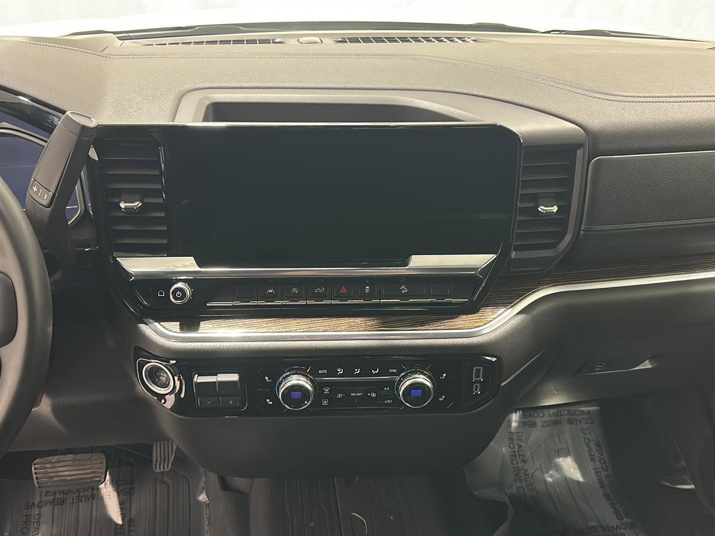 Used 2024 GMC Sierra 1500 SLE image 14