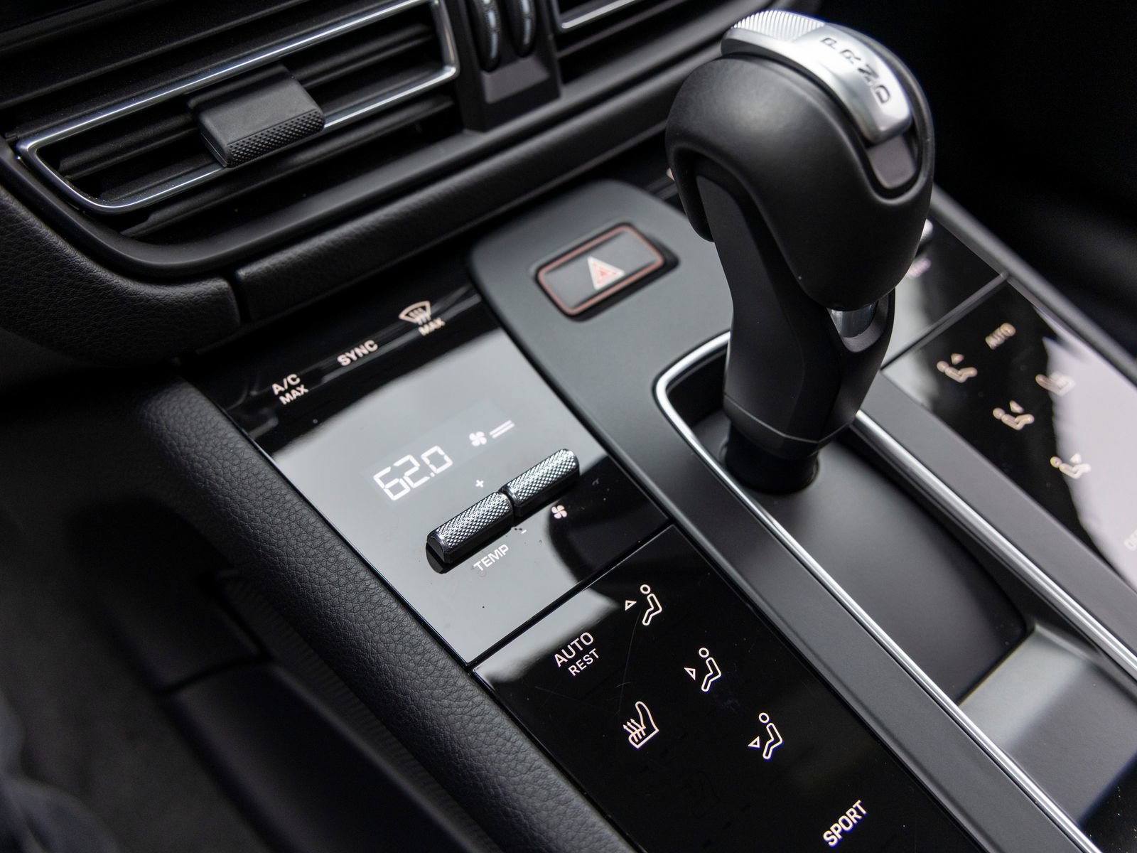 Certified 2026 Porsche Macan AWD/4WD image 43