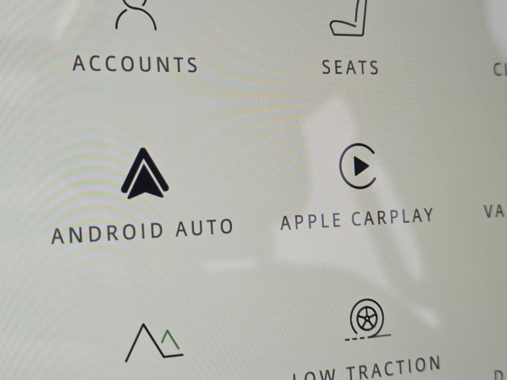 Used 2024 Land Rover Defender 110 X-Dynamic SE image 11