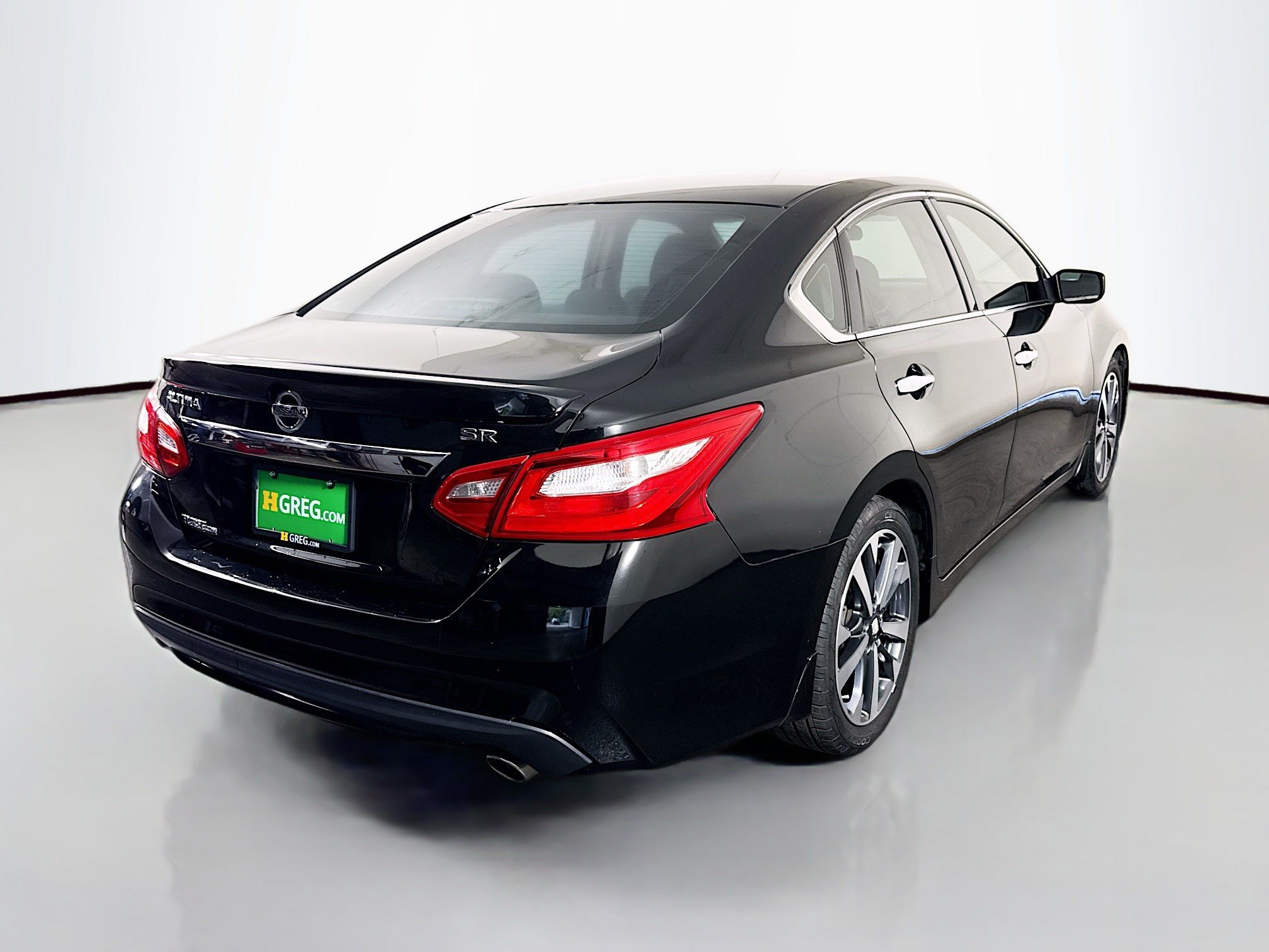 Used 2016 Nissan Altima 2.5 SR w/ Interior Lighting Package FWD image 10