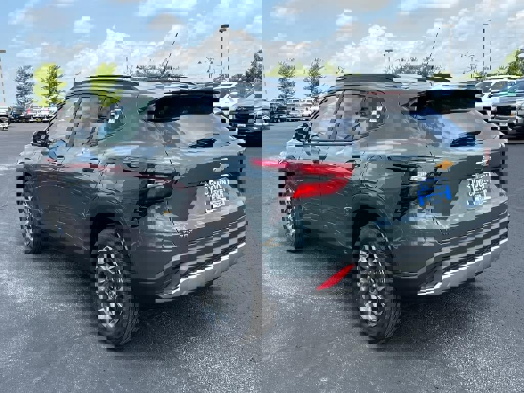 New 2025 Chevrolet Trax LT w/ LT Convenience Package image 3