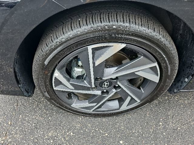 Certified 2025 Hyundai Elantra SEL FWD image 20