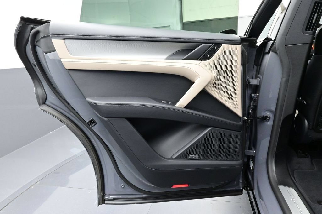 New 2026 Porsche Cayenne Electric AWD/4WD image 12