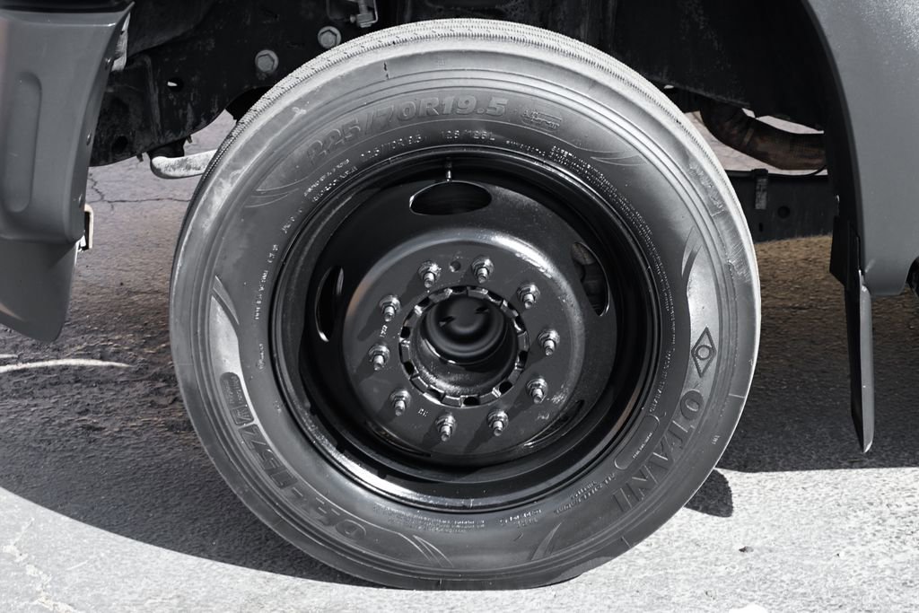 Used 2015 Ford F550 2WD Regular Cab Super Duty image 52