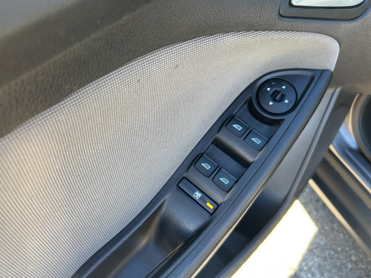 Used 2013 Ford Focus SE w/ SE Winter Pkg image 16