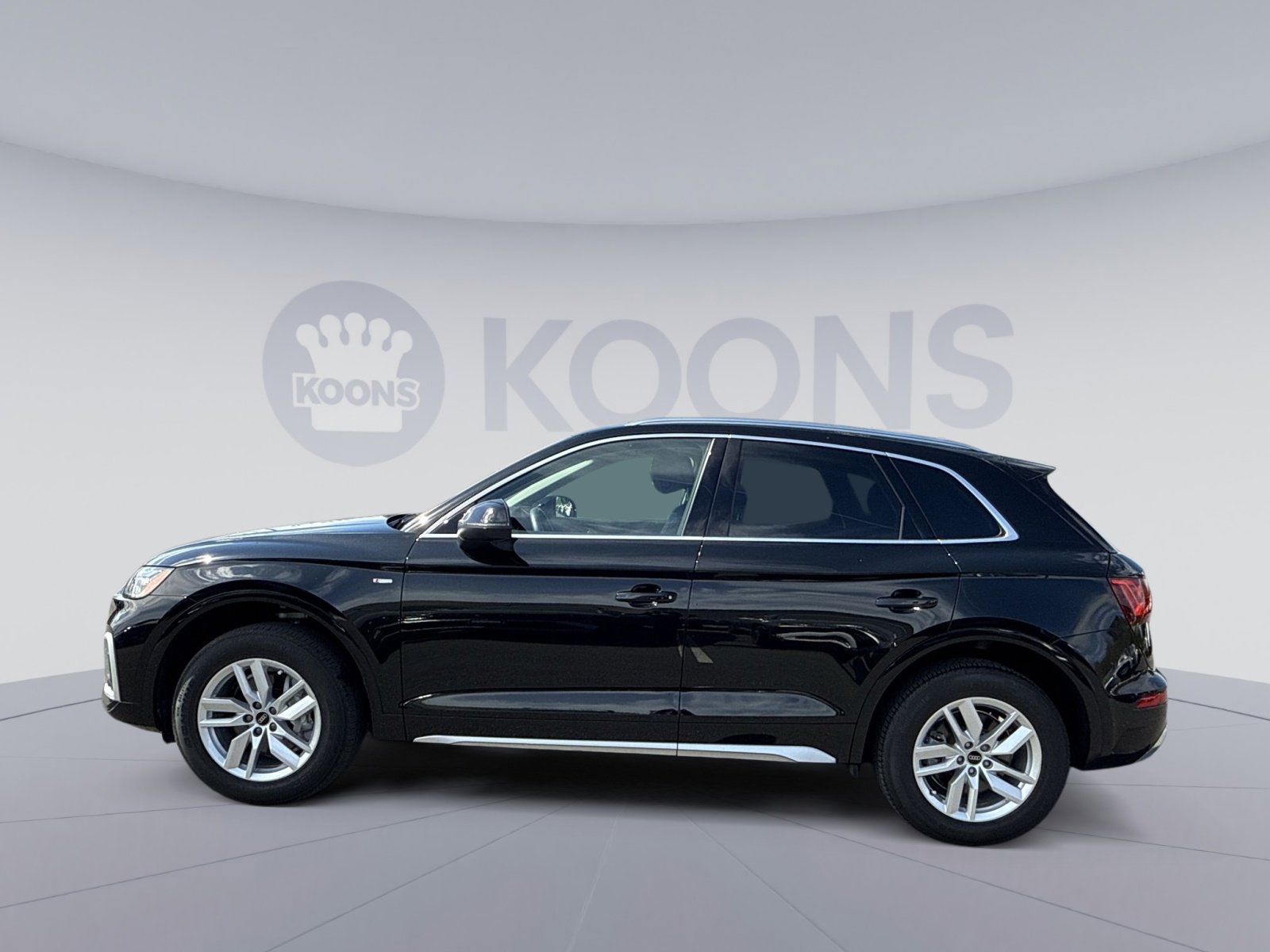 Used 2023 Audi Q5 2.0T Premium w/ Convenience Package AWD/4WD image 2