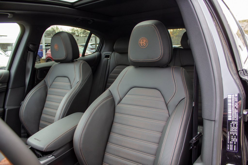 New 2025 Alfa Romeo Stelvio Sprint image 12