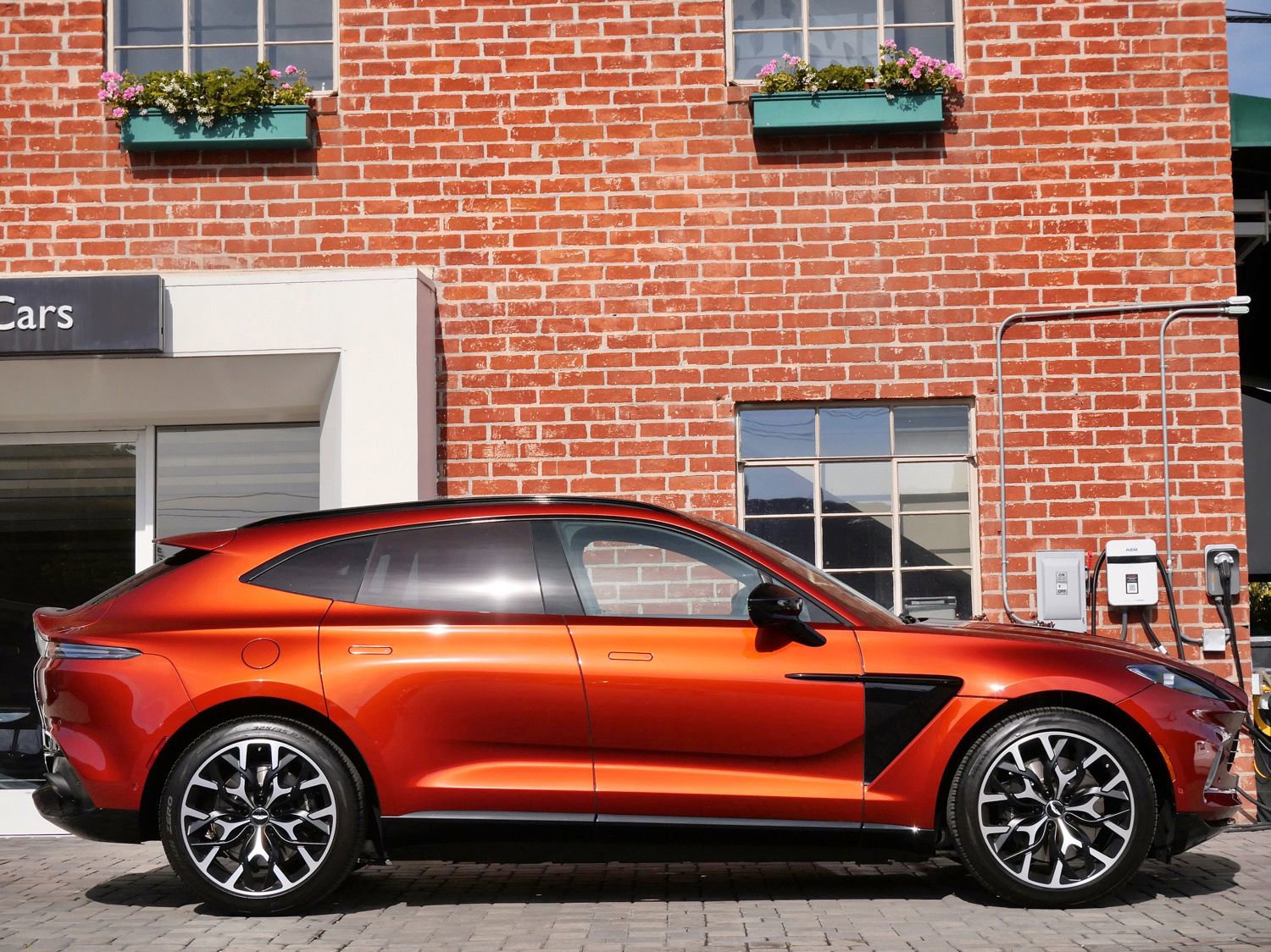 Used 2021 Aston Martin DBX AWD/4WD image 13