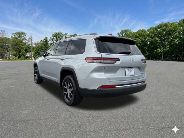 Used 2023 Jeep Grand Cherokee L Limited AWD/4WD image 5