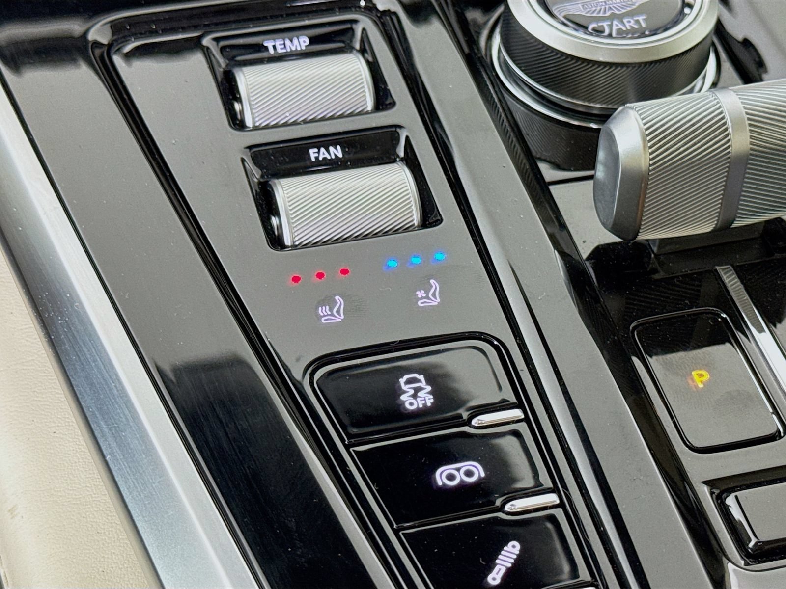 Used 2025 Aston Martin DBX 707 AWD/4WD image 19