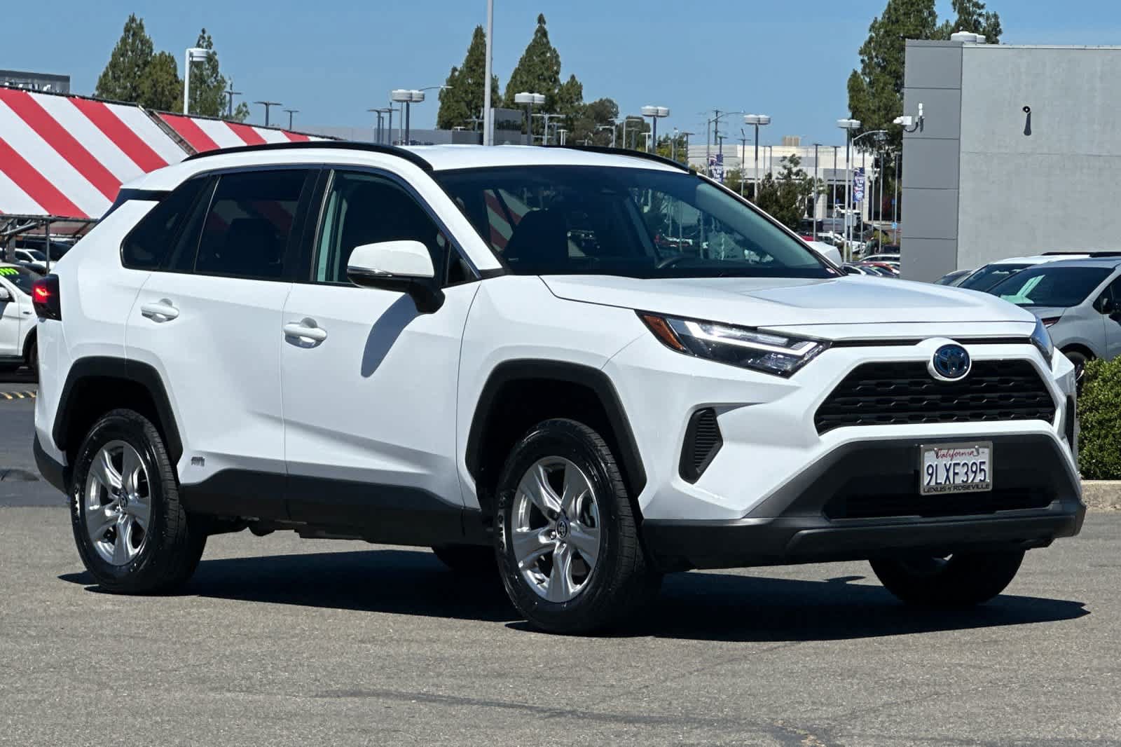Used 2024 Toyota RAV4 XLE AWD/4WD image 5