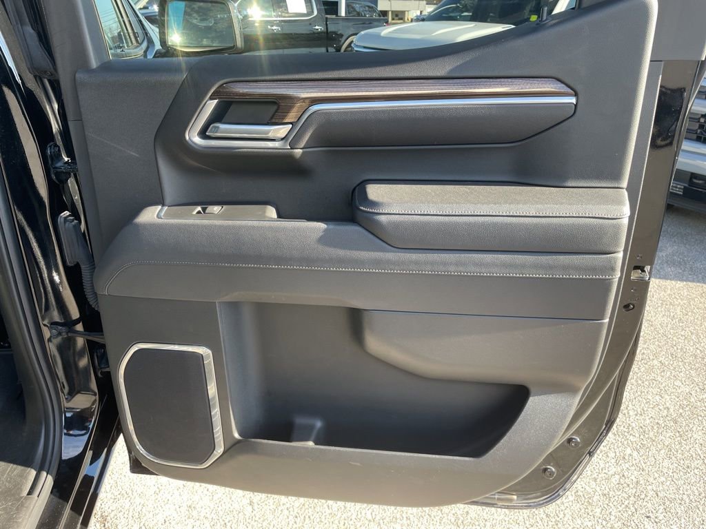 Used 2025 Chevrolet Silverado 1500 LT image 32