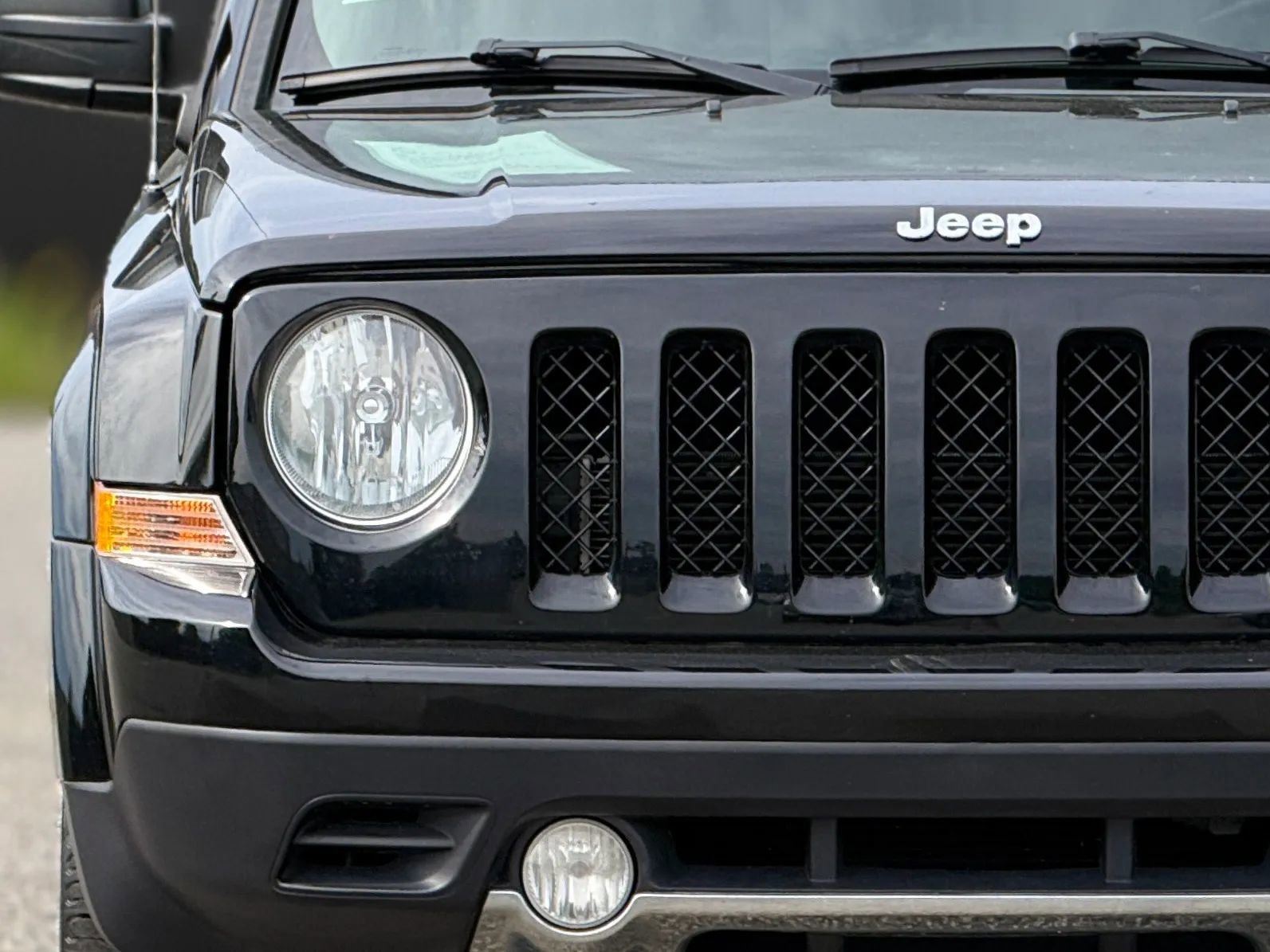Used 2017 Jeep Patriot High Altitude AWD/4WD image 11
