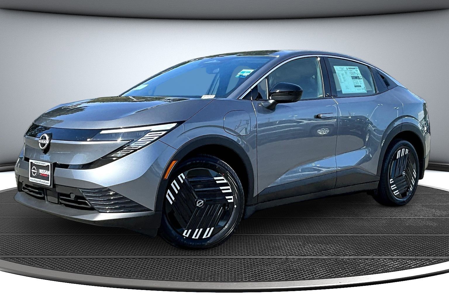 New 2026 Nissan Leaf FWD image 2