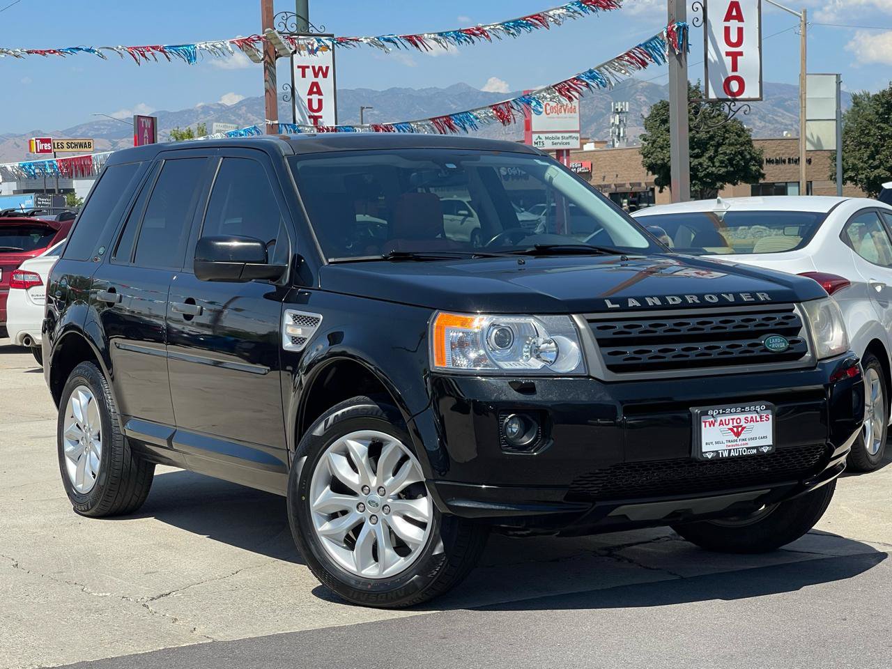 Used 2011 Land Rover LR2 HSE LUX AWD/4WD image 3