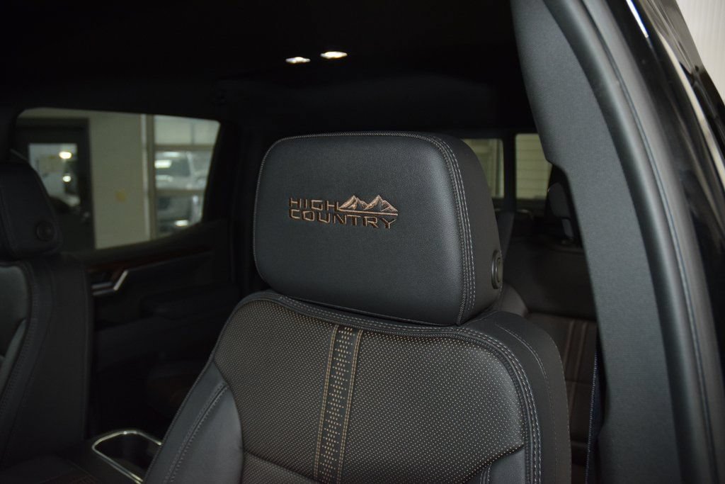 Used 2025 Chevrolet Silverado 1500 High Country w/ Midnight Edition AWD/4WD image 38