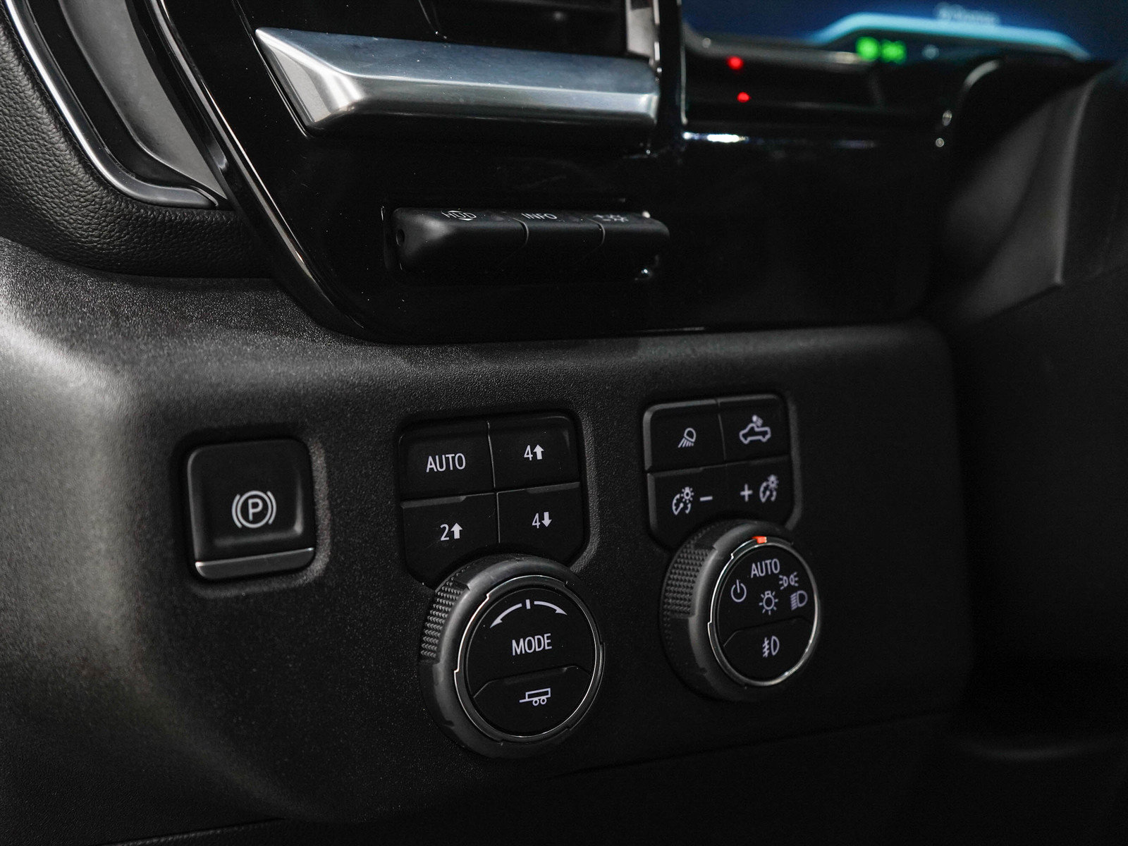 Used 2022 Chevrolet Silverado 1500 LTZ w/ Technology Package AWD/4WD image 27