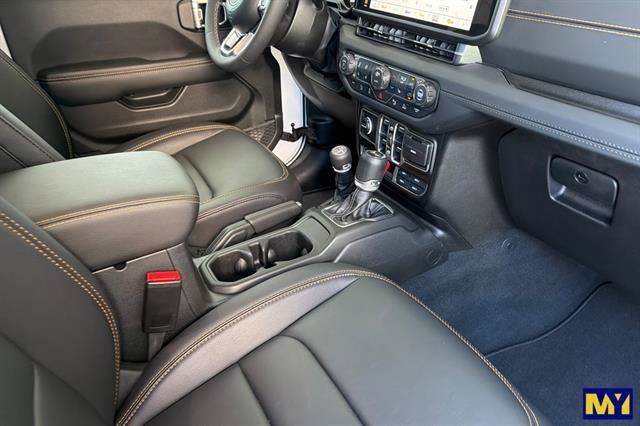Used 2026 Jeep Wrangler Unlimited Sahara AWD/4WD image 19