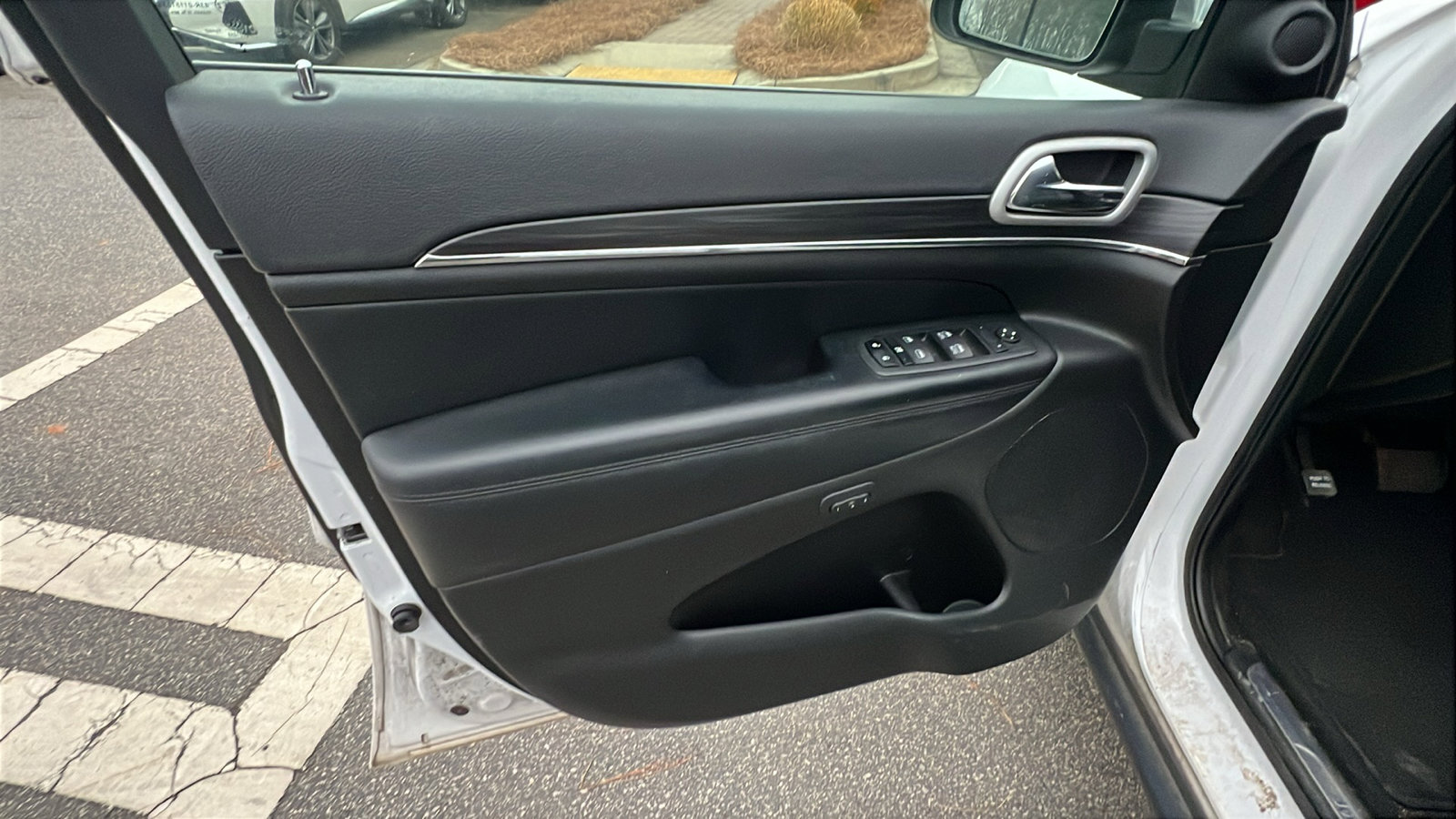 Used 2022 Jeep Grand Cherokee Limited image 14