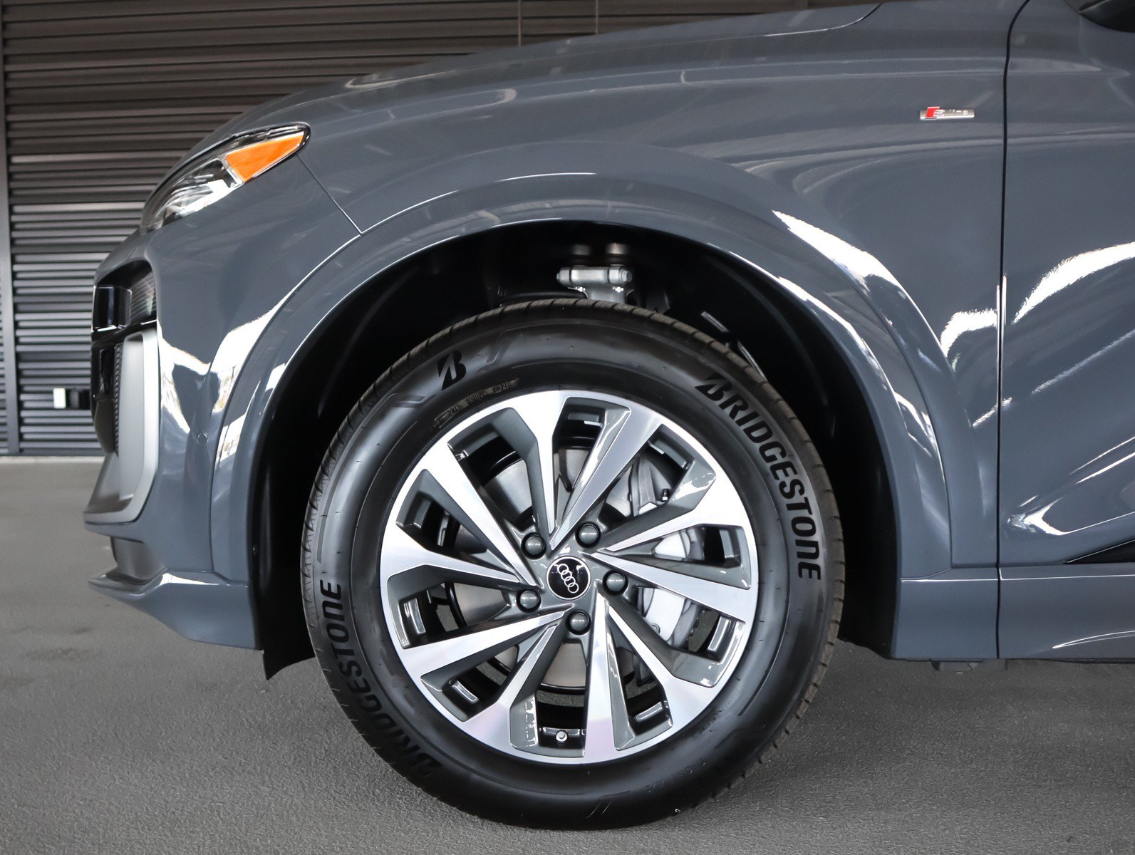 New 2027 Audi SQ6 e-tron Premium AWD/4WD image 5