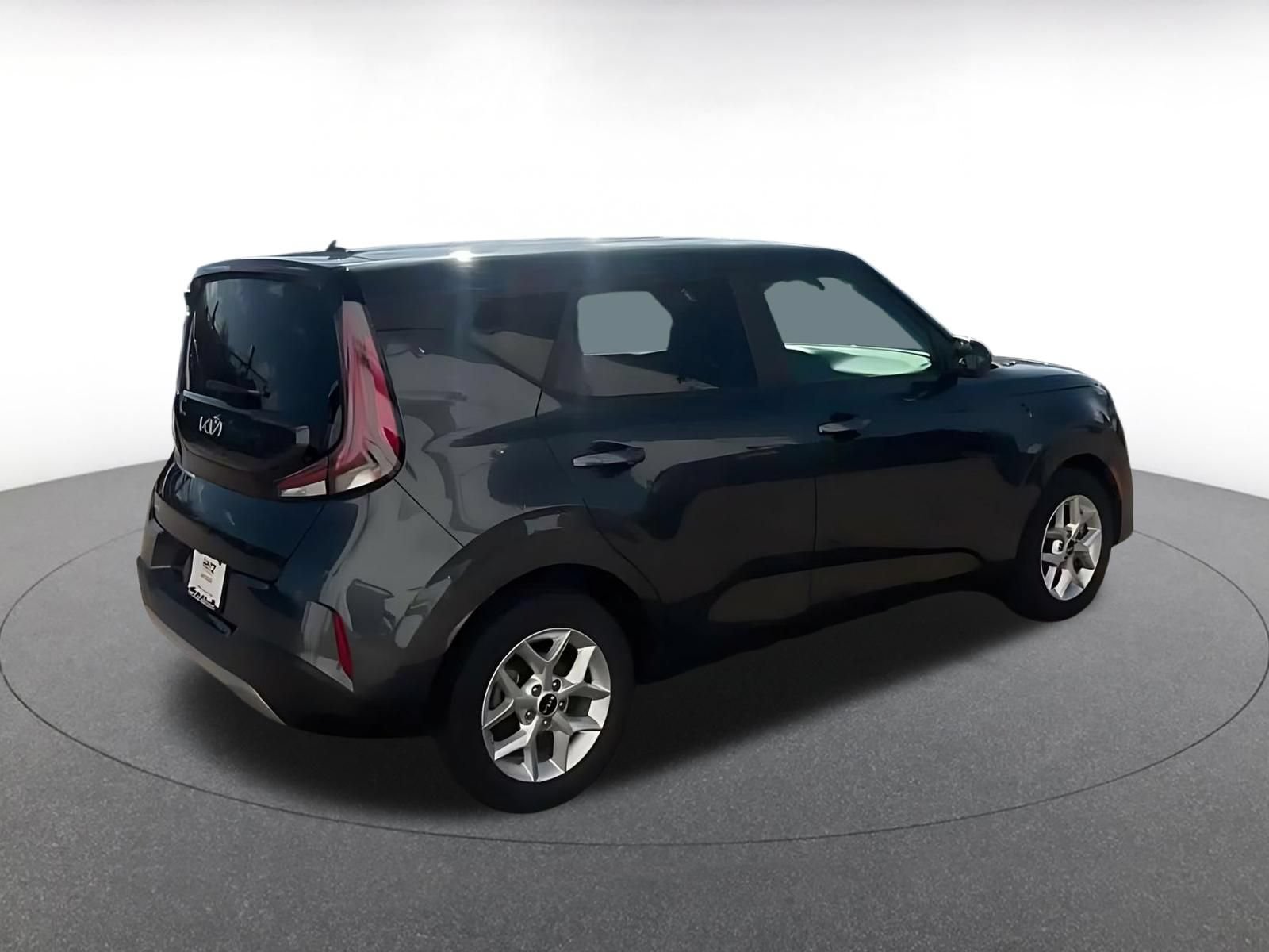 Used 2025 Kia Soul LX w/ LX Technology Package FWD image 11