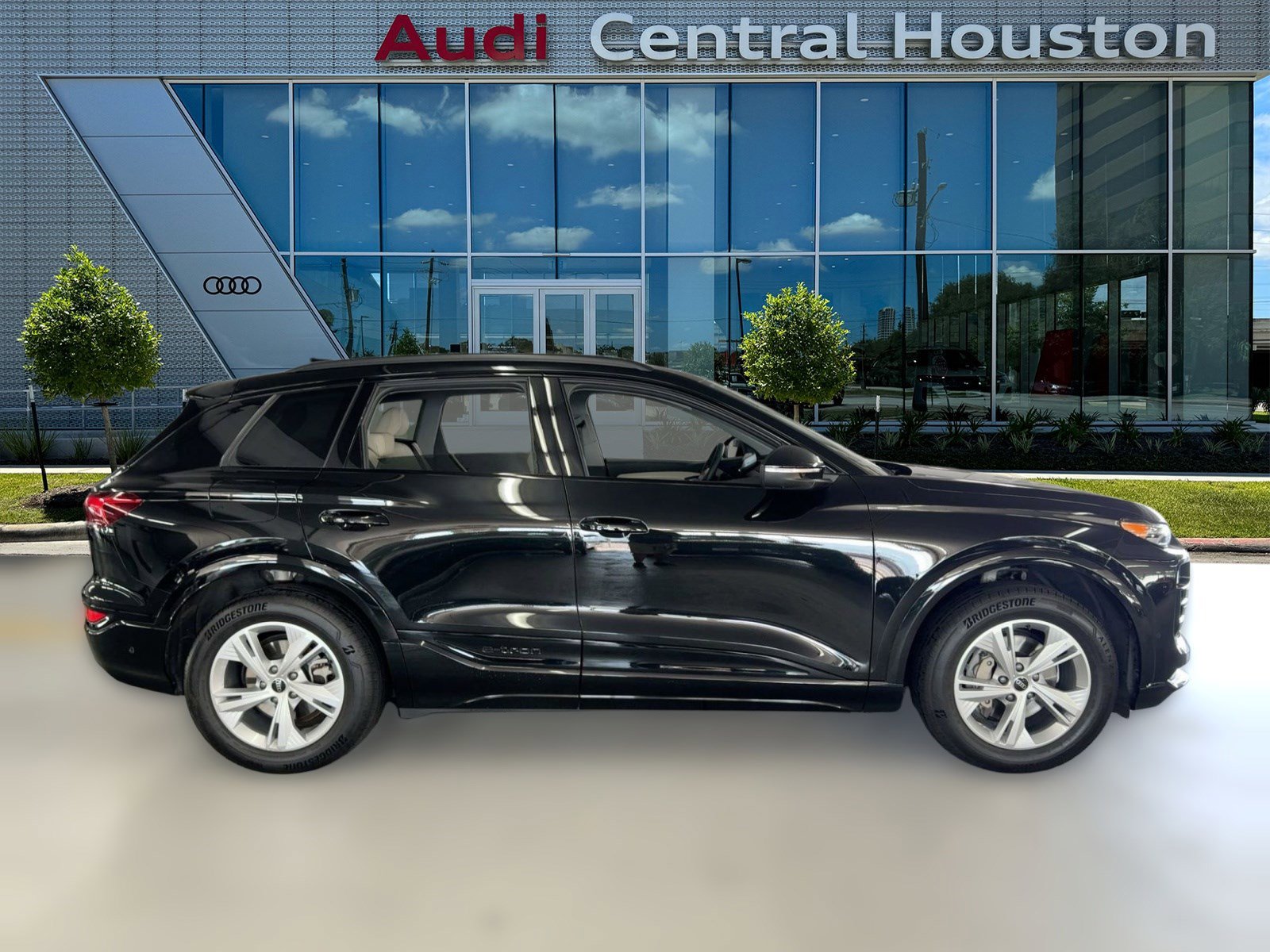 Used 2025 Audi Q6 e-tron Premium w/ Convenience Package image 7
