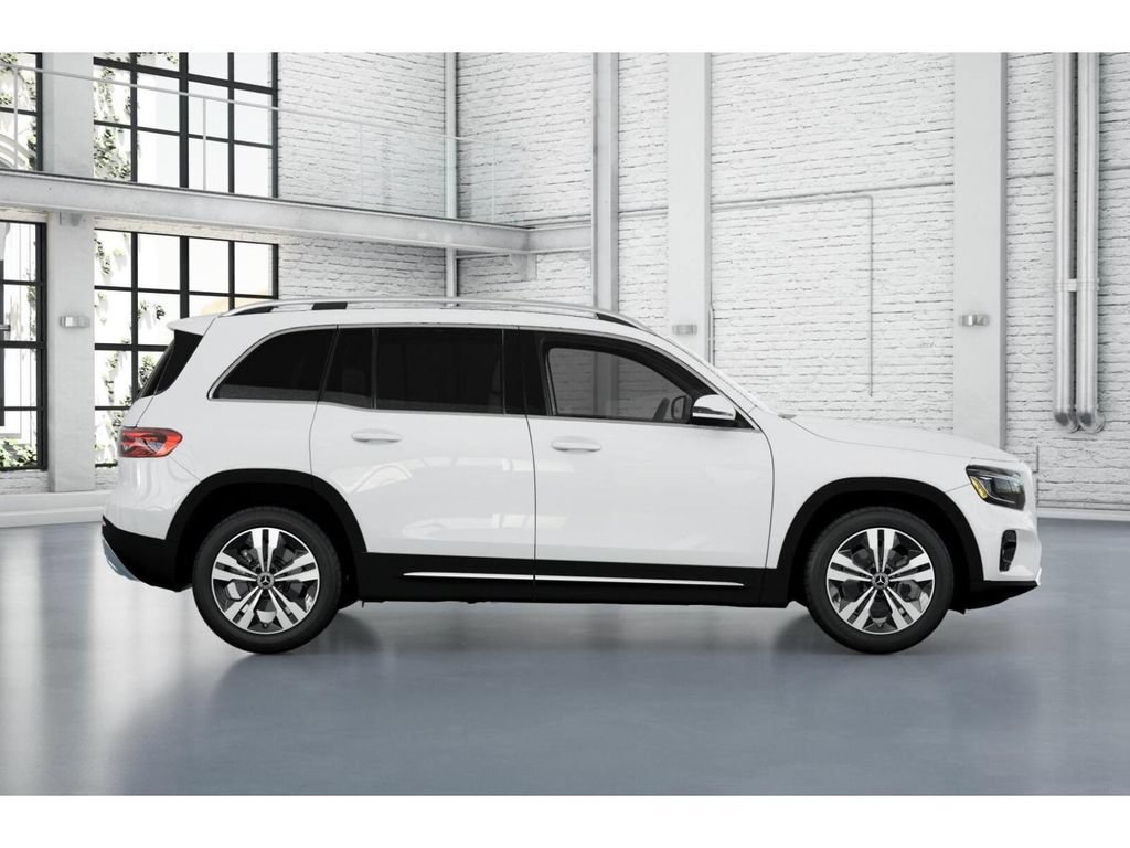 Used 2025 Mercedes-Benz GLB 250 4MATIC image 16