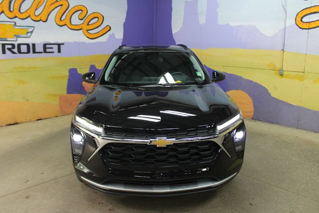 Used 2024 Chevrolet Trax LT w/ Driver Confidence Package FWD image 3