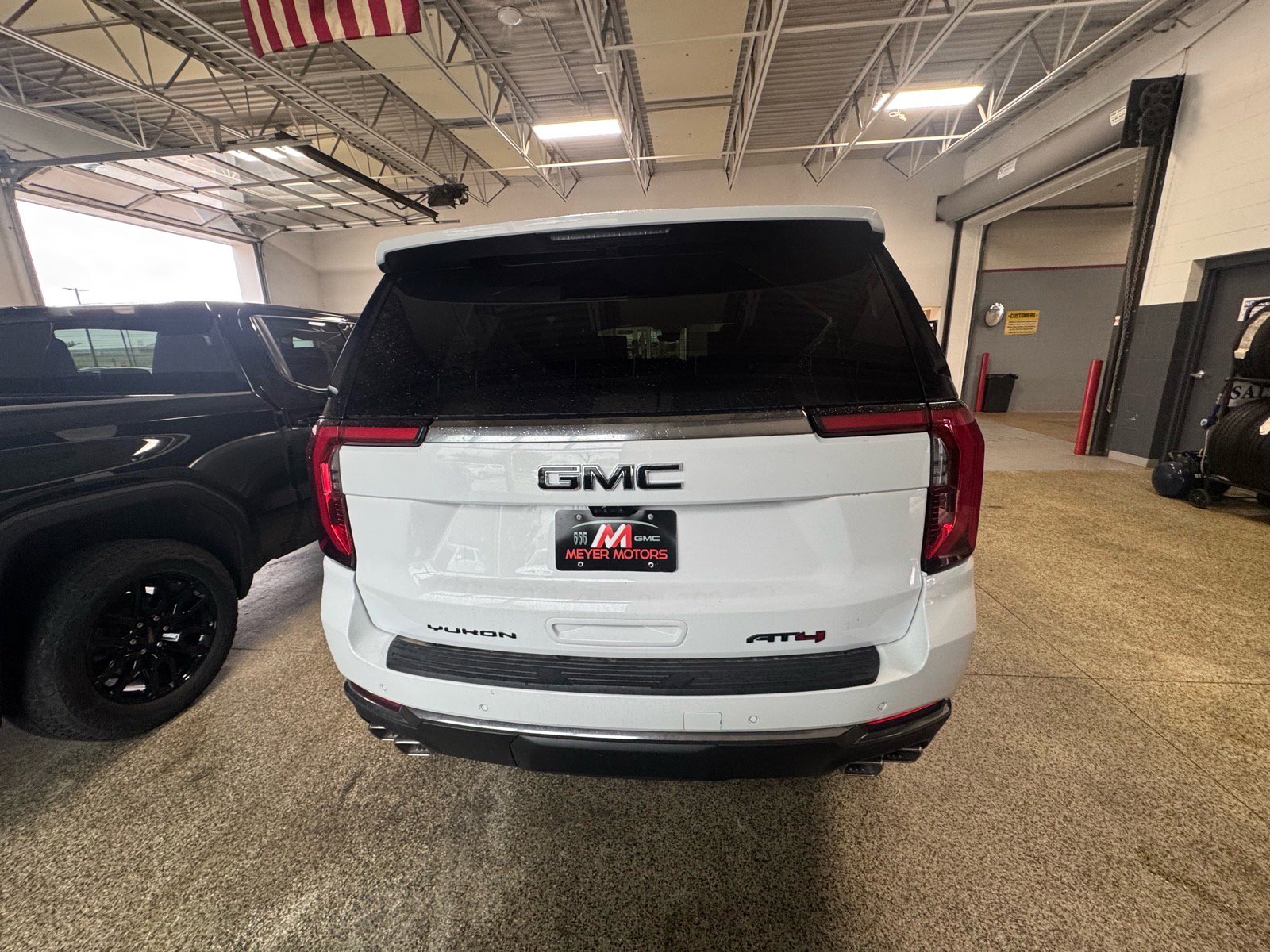 New 2026 GMC Yukon XL AT4 w/ AT4 Premium Plus Package AWD/4WD image 6