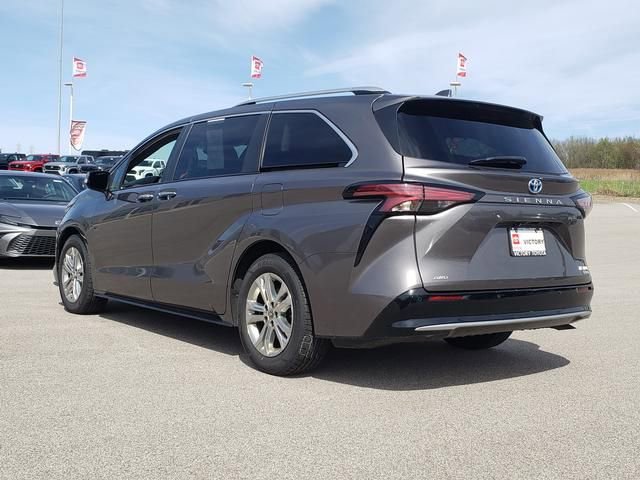 Used 2023 Toyota Sienna Platinum AWD/4WD image 8