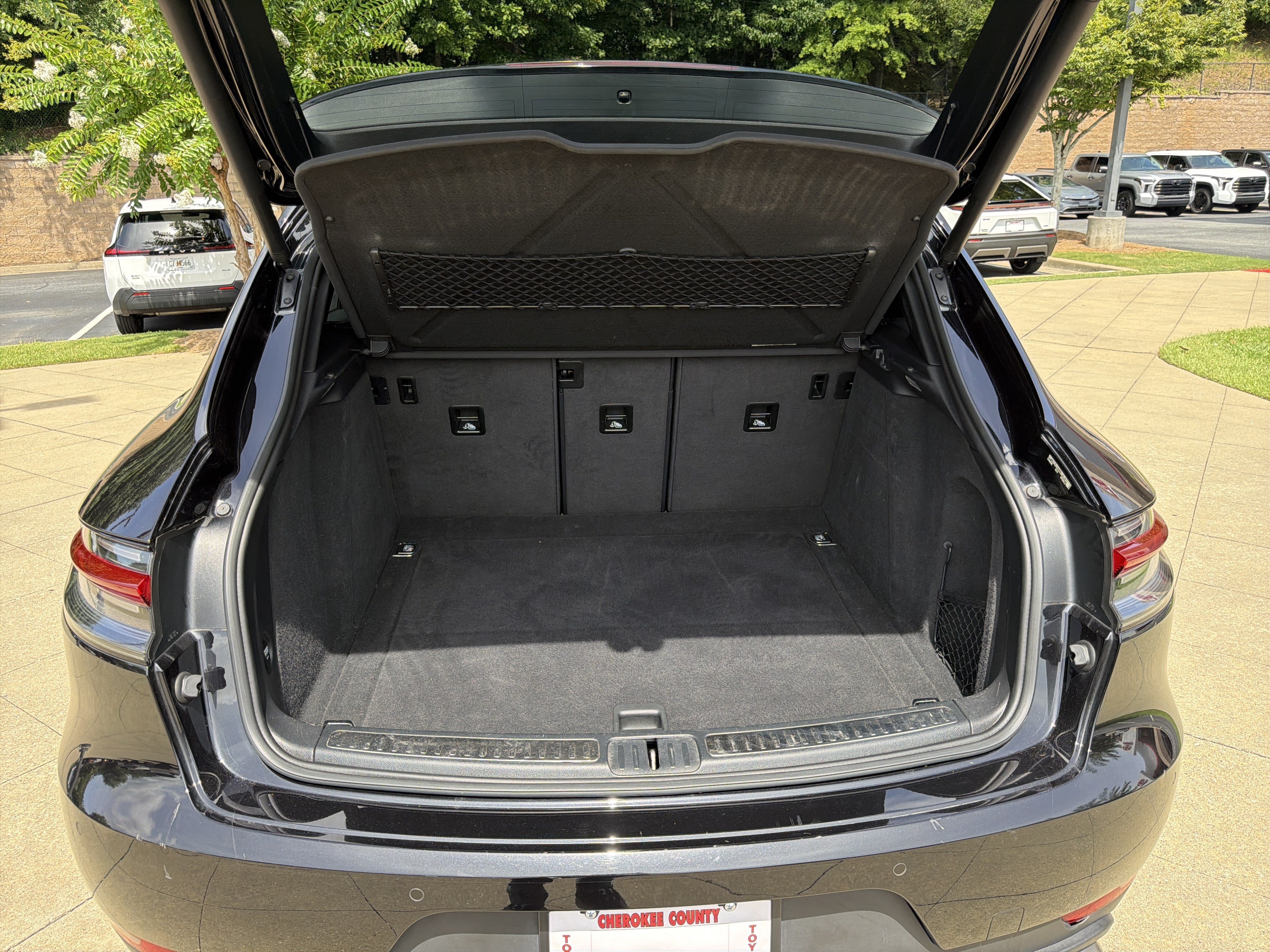 Used 2020 Porsche Macan AWD/4WD image 19