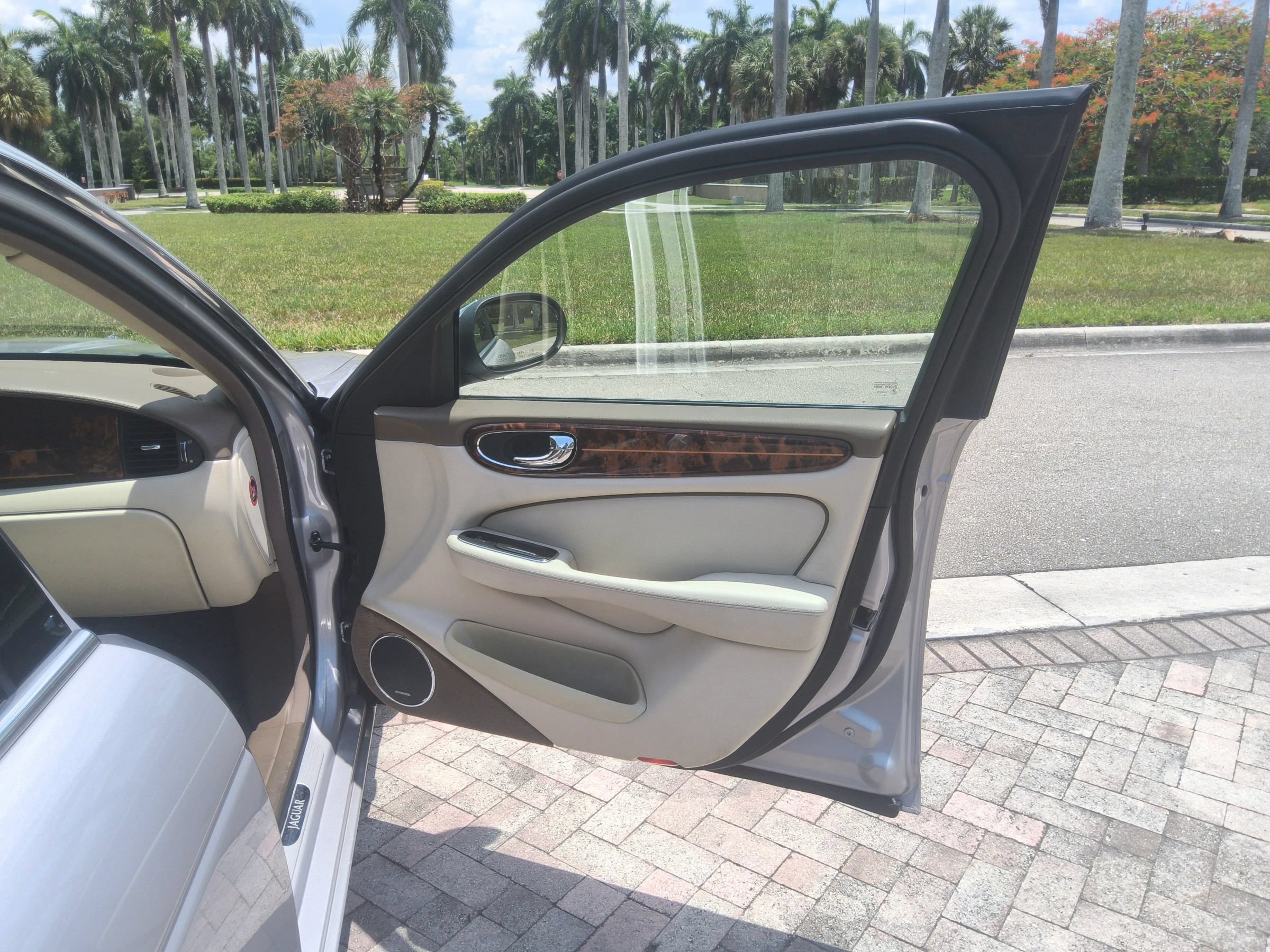 Used 2006 Jaguar XJ Vanden Plas RWD image 38