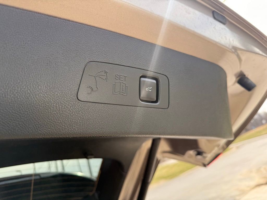 Used 2021 Lincoln Corsair Reserve w/ Equipment Group 201A image 4