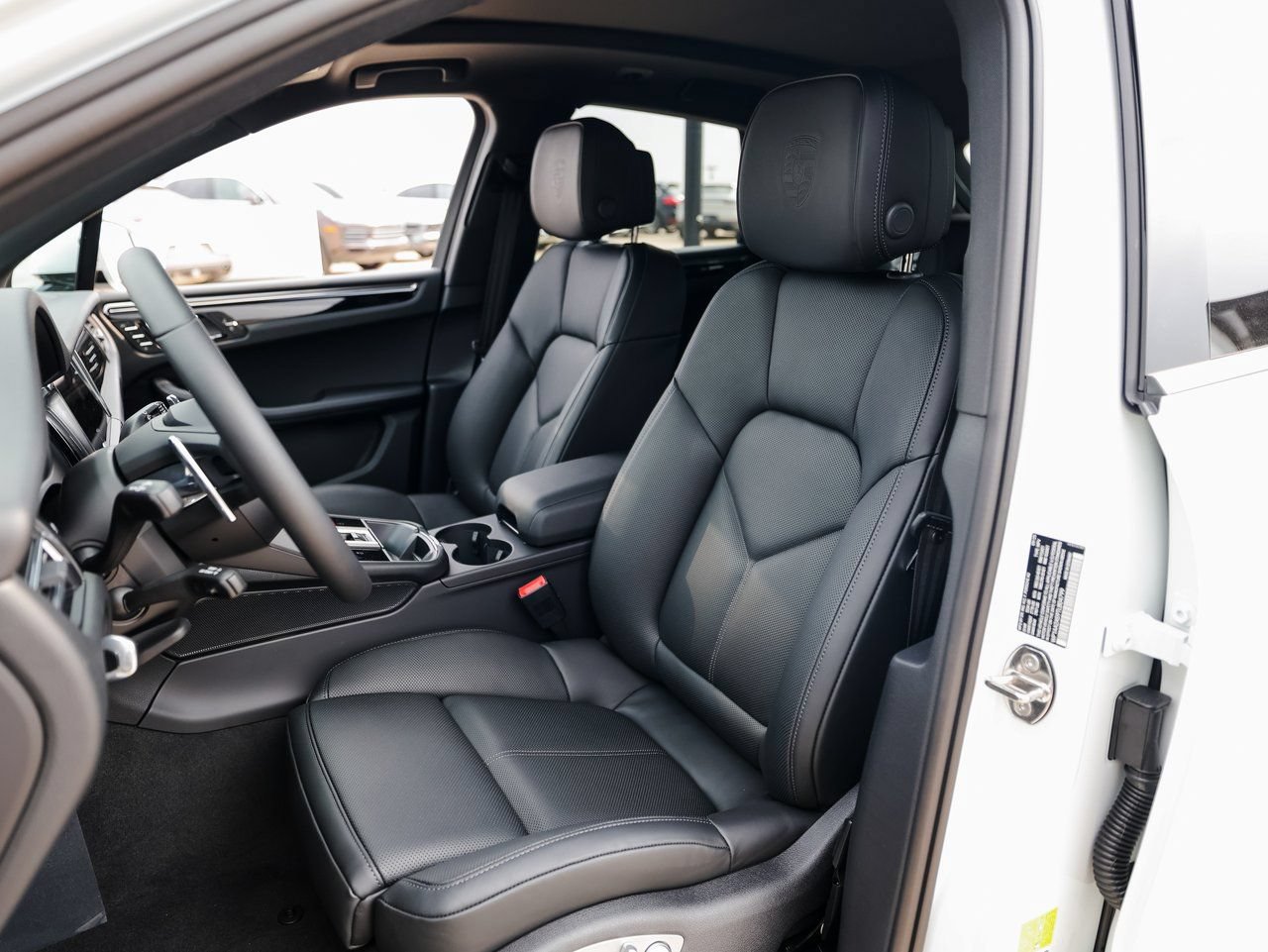 Certified 2026 Porsche Macan AWD/4WD image 5