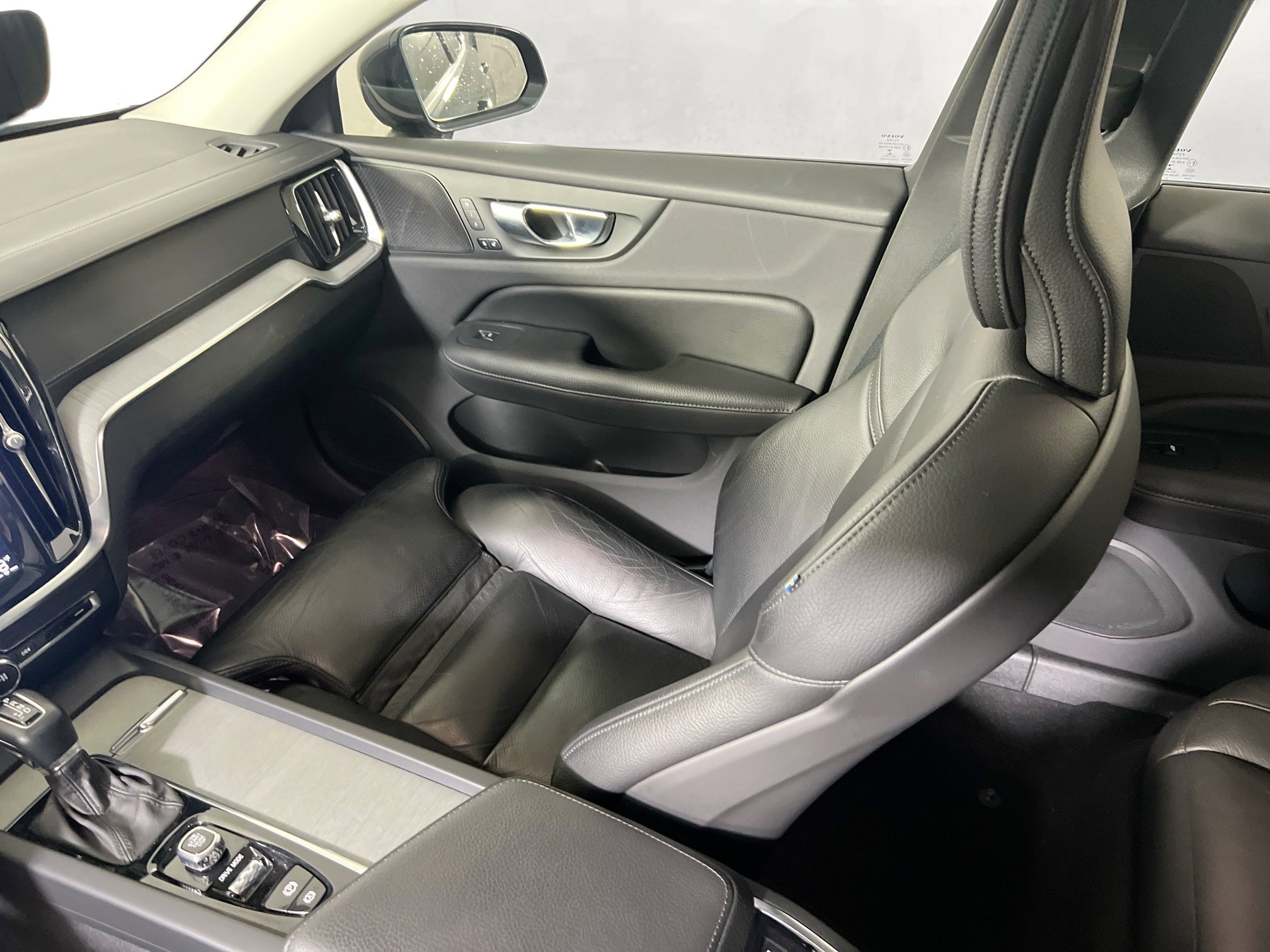 Used 2021 Volvo S60 T5 Inscription image 25