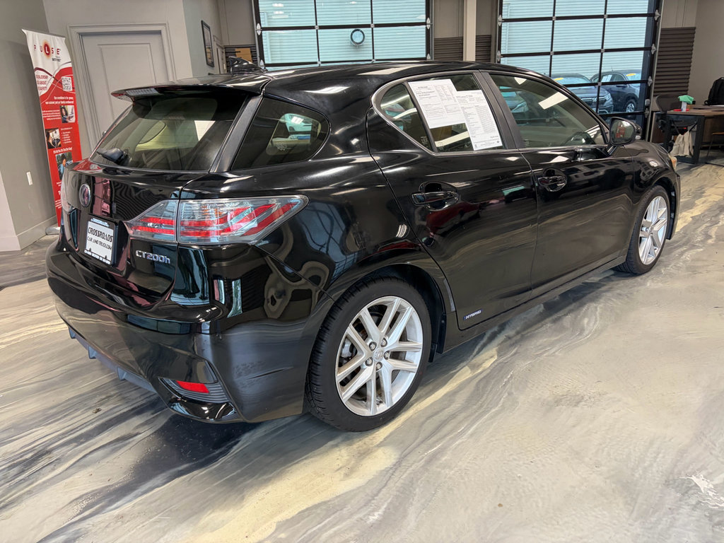Used 2015 Lexus CT 200h FWD image 28