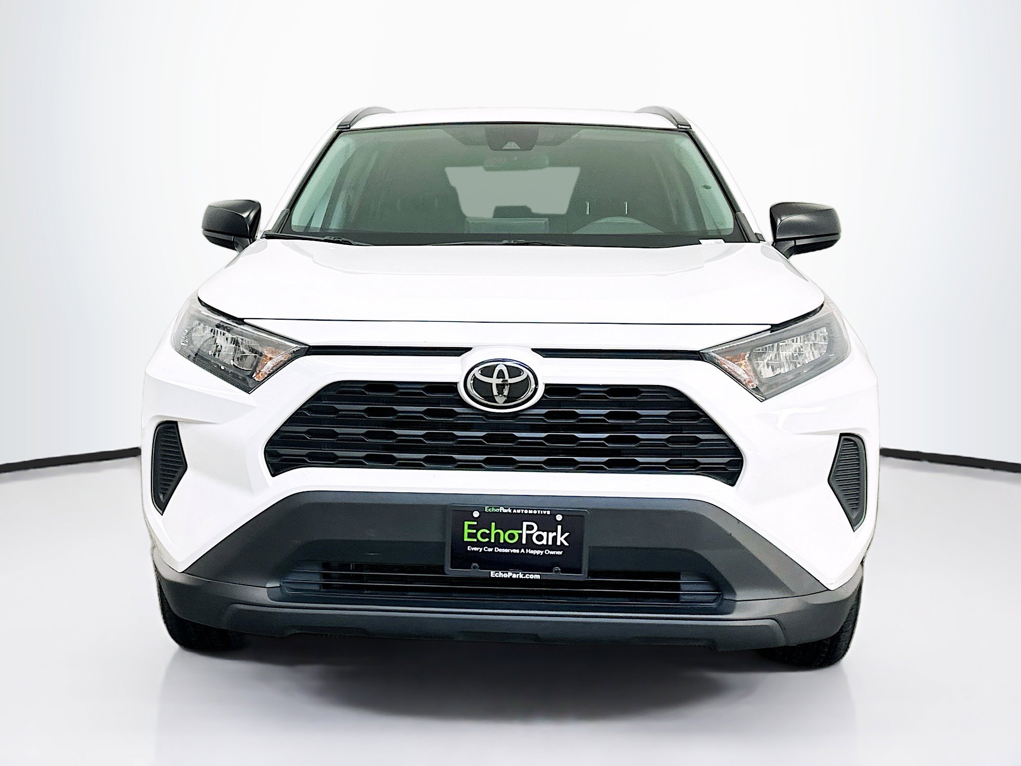 Used 2019 Toyota RAV4 LE image 2